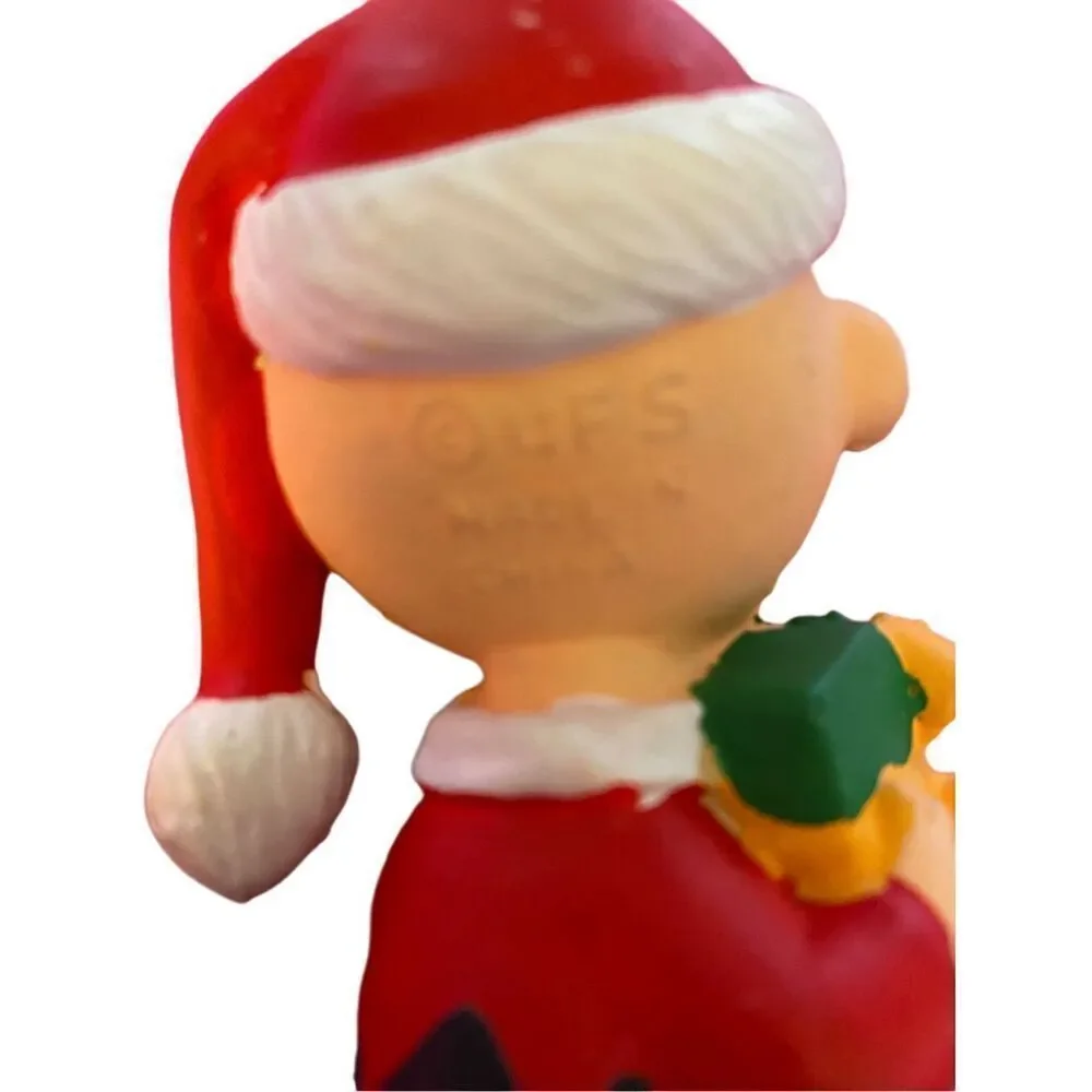 Charlie Brown peanuts Christmas holiday present ornament ￼